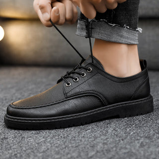 Men's Elegant Lace-Up Oxford Shoes – Detail View
